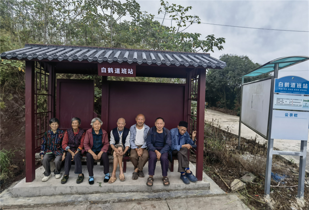 镇街｜姜家镇：新建八座公交站亭，群众候车“风雨无忧”