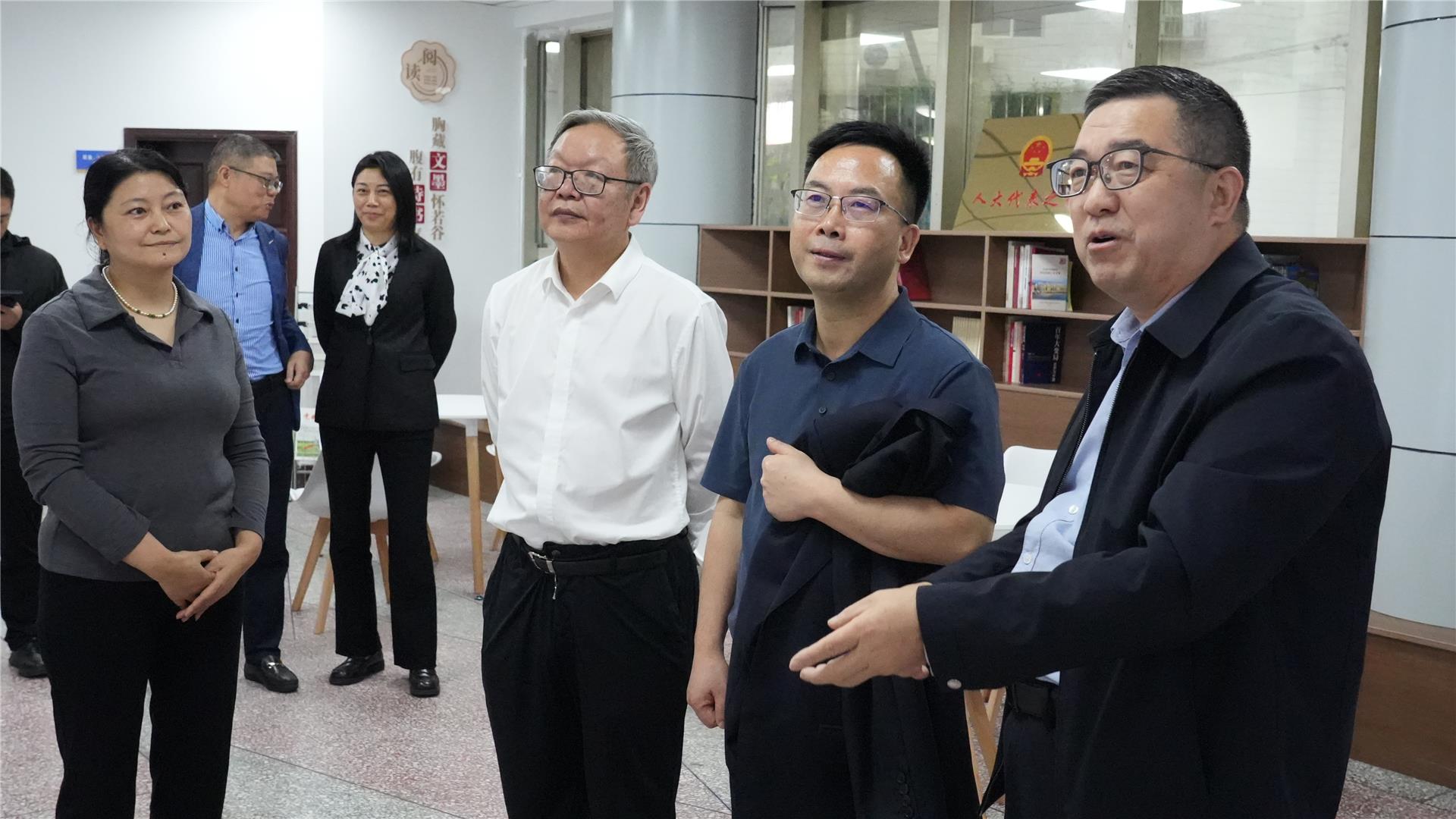 市人大常委会到巴南区调研巴渝实践站建设与运行情况