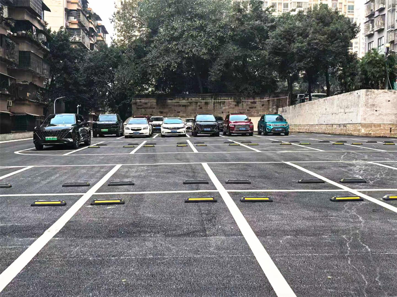 莲花街道：新增180余个车位缓解“停车难1
