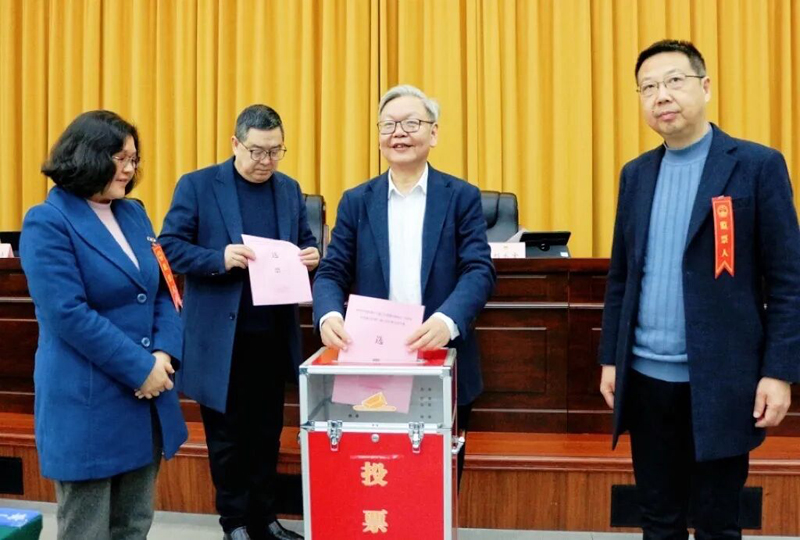 区十九届人大常委会第四十一次会议召开2