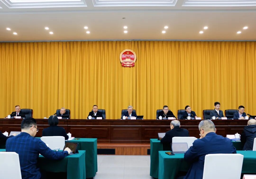 区十九届人大常委会第四十四次会议召开